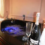The House With Steam Room, Jacuzzi And Theater View Apartment Cortona